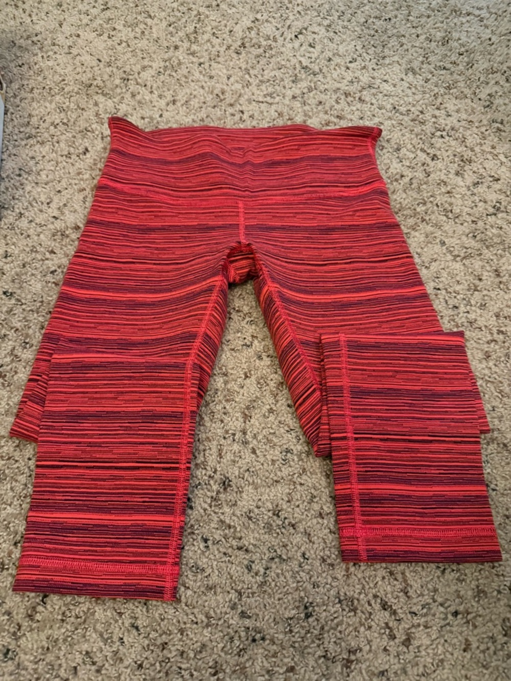 Lululemon Size 6 Pink Cropped Leggings